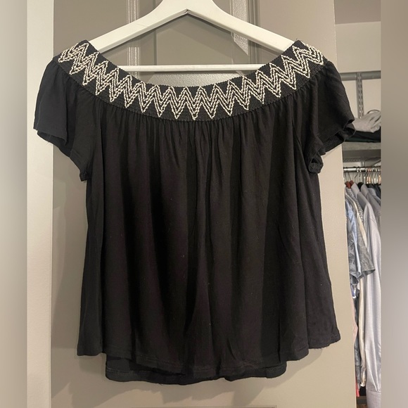 Francesca’s Black Off-the-Shoulder Embroidered Top | Women’s Size Small - Picture 2 of 10